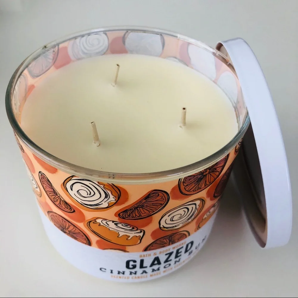 RARE!!! Bath & Body Works Glazed Cinnamon Bun Candle